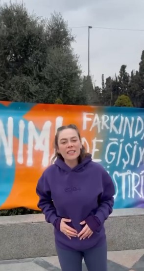 Demet Evgar, 8 Mart Kadınlar Günü için Tek Kişilik Eylem Yaptı 1 demetevgar Demet Evgar, 8 Mart Kadınlar Günü için Tek Kişilik Eylem Yaptı