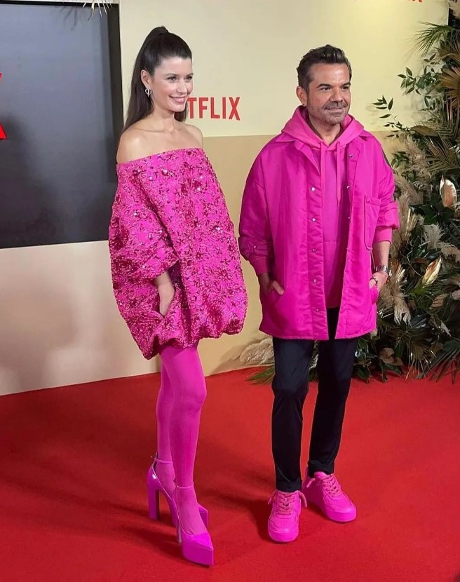 Beren Saat ve Kenan Doğulu Pembe Tarzlarıyla Geceye Damga Vurdu 2 beren saat valentino pembe Beren Saat ve Kenan Doğulu Pembe Tarzlarıyla Geceye Damga Vurdu